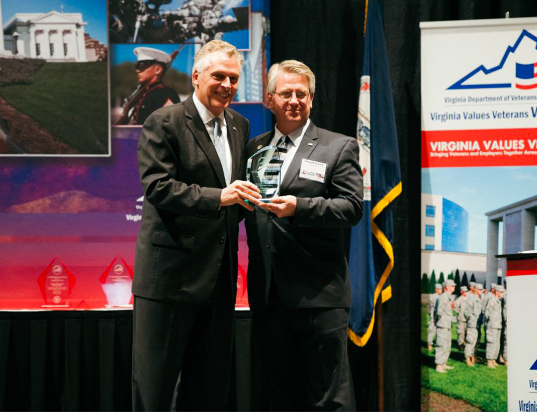 VA Governor Presents V3 Award to AVMAC at 2016 Virginia Workforce Conference